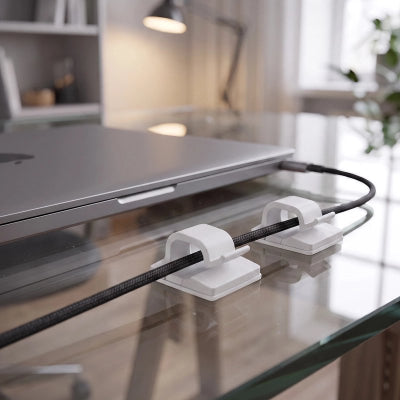 Attache cable​ blanc autocollant sur le verre