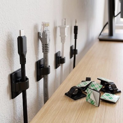 Attache cable noir pour fixer sur mur