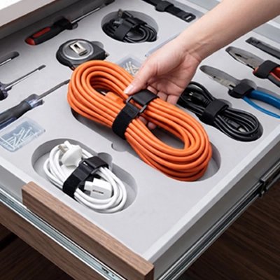 Attache cable​ pour organiser fils et câbles 