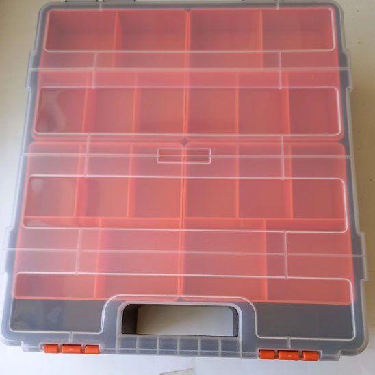 boite à outils à couvert transparent 