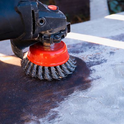 Brosse métallique perceuse en fil d’acier torsadé 