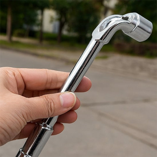 Cle a pipe avec perforation d'angle