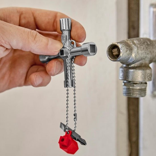 Clé universelle pour plomberie 