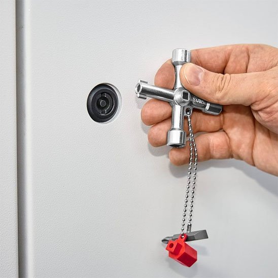 Clé universelle pour armoire électrique 