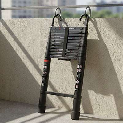 Echelle télescopique fermée à 82cm de hauteur
