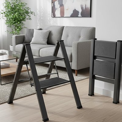 Marche pied 2 niveaux en aluminium de couleur noir 