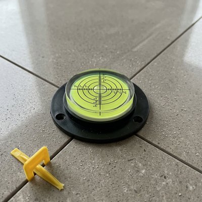 Niveau à bulle pour la pose de céramique 
