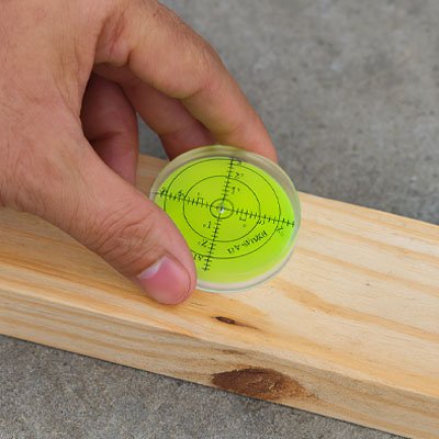 Niveau à bulle ronde donne le niveau toutes directions