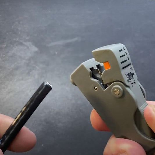 pince a denuder pour different cable