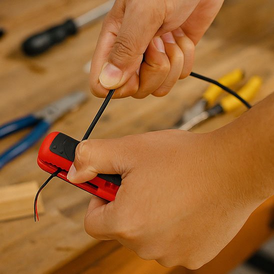 Pince a denuder precise