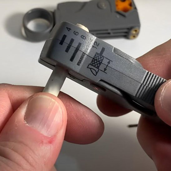 Pince a denuder | Precision Plus - Kit du bricoleur