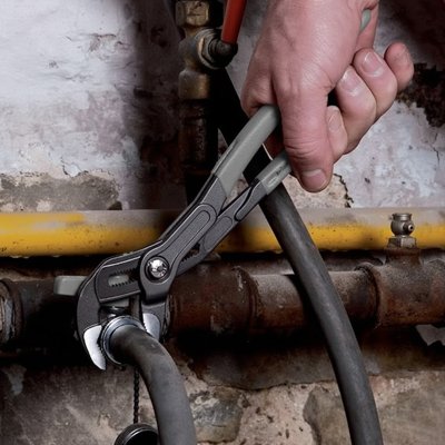 Pince multiprise gris pour usage industriel