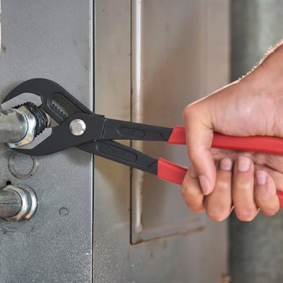 Pince multiprise rouge serrage raccord tuyau metal