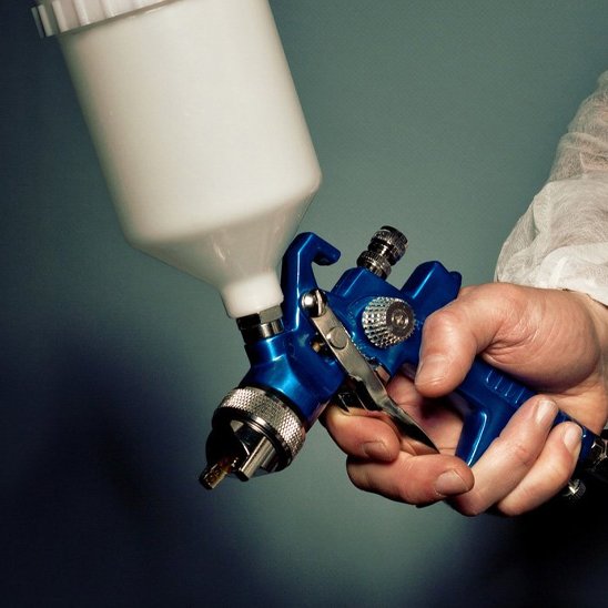 Pistolet peinture bleu à gravité 